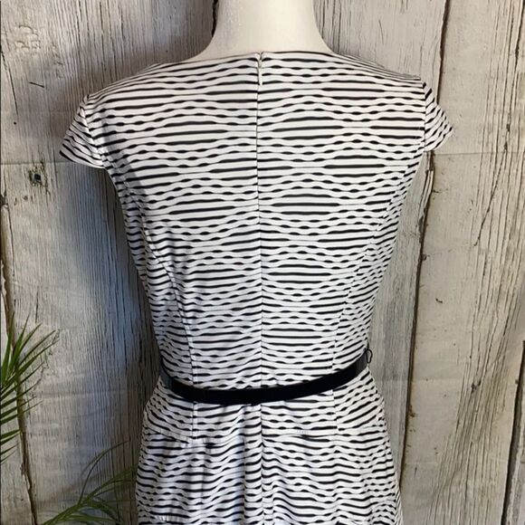 Anne Klein Black and White Ripple Cap Sleeve Midi Dress Size 6  325 - Picture 7 of 14